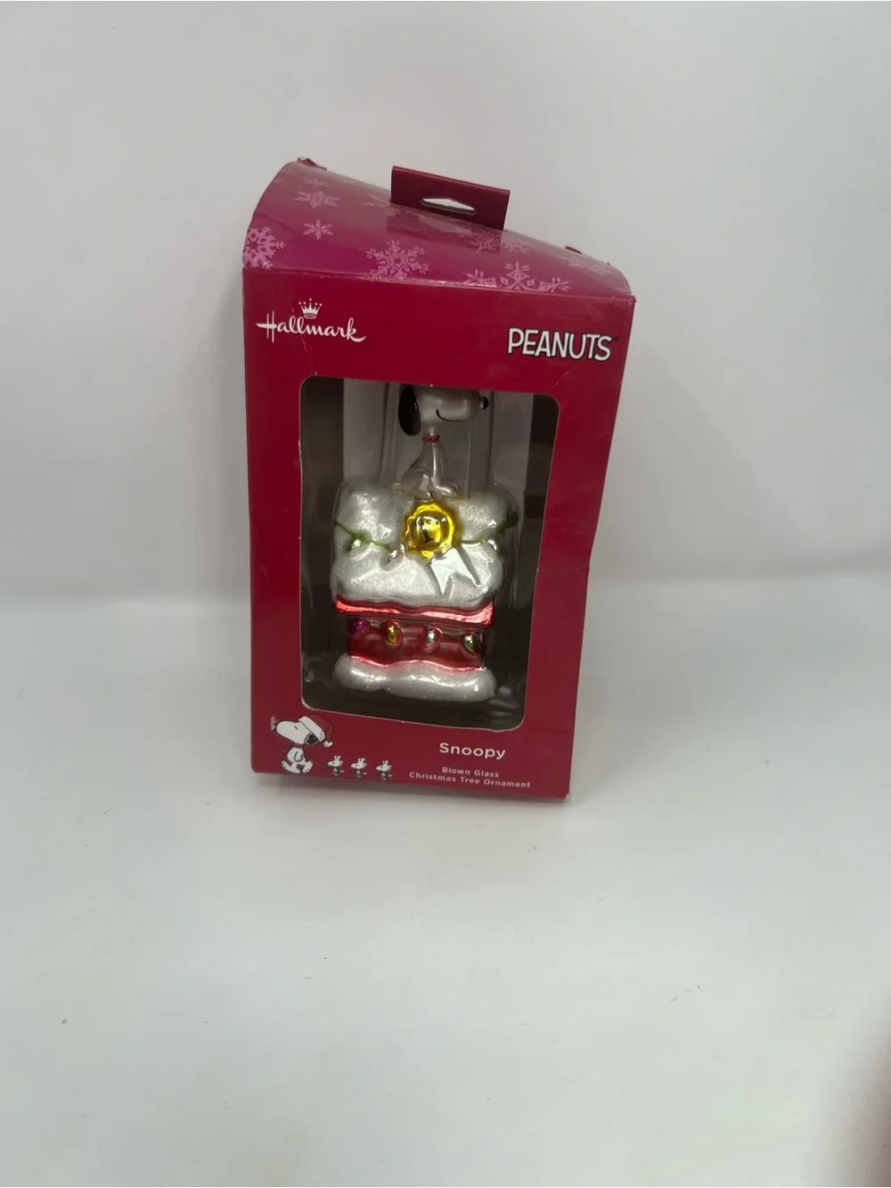 Hallmark Peanuts Snoopy 1st Place Decorated Doghouse Blown Glass Ornament
